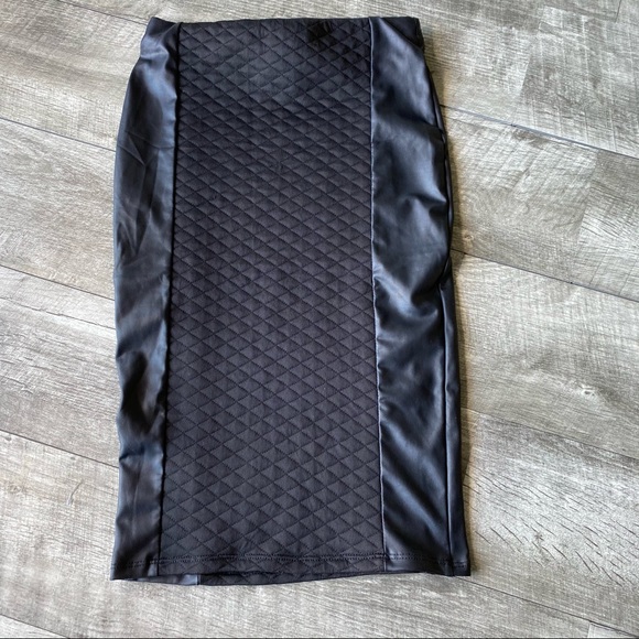4FOR25 Black a line leather quilted long skirt - Picture 2 of 5